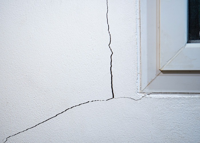 عدم استفاده از قلاب میلگرد بستر و ترک خوردگی دیوار
